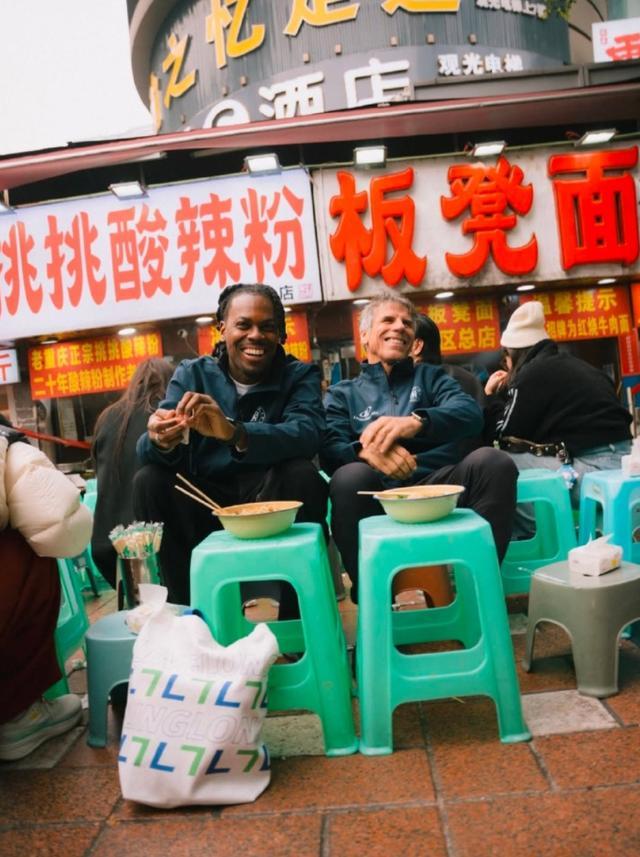 九游游戏中心-佐拉：马拉多纳和梅西之间，我选马拉多纳