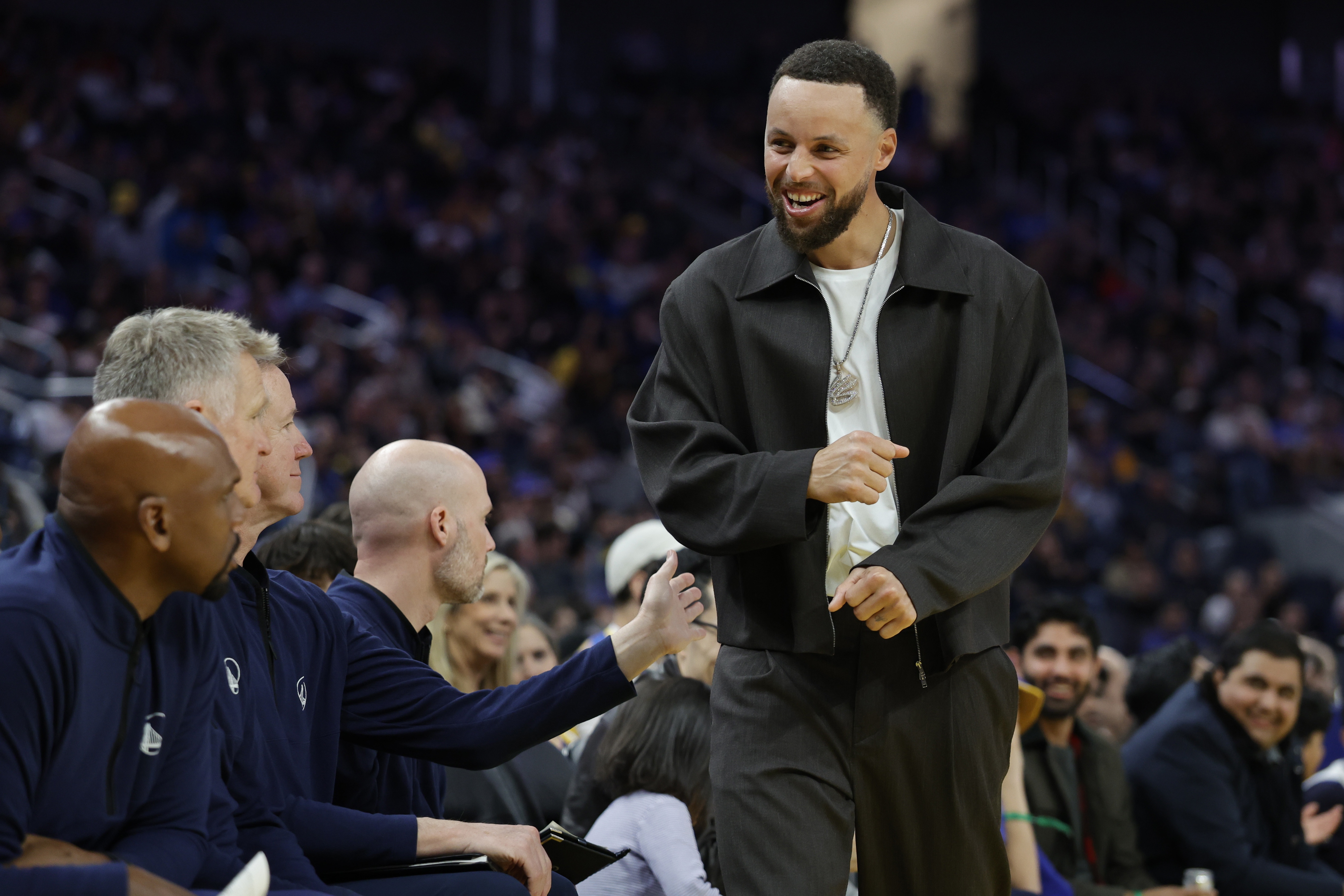 九游APP-科尔：我不完全确定库里周一是否复出 但不排除这种可能性